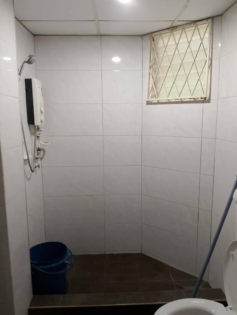Home Stay Bayu Emas Appartment, 峇都丁宜 外观 照片