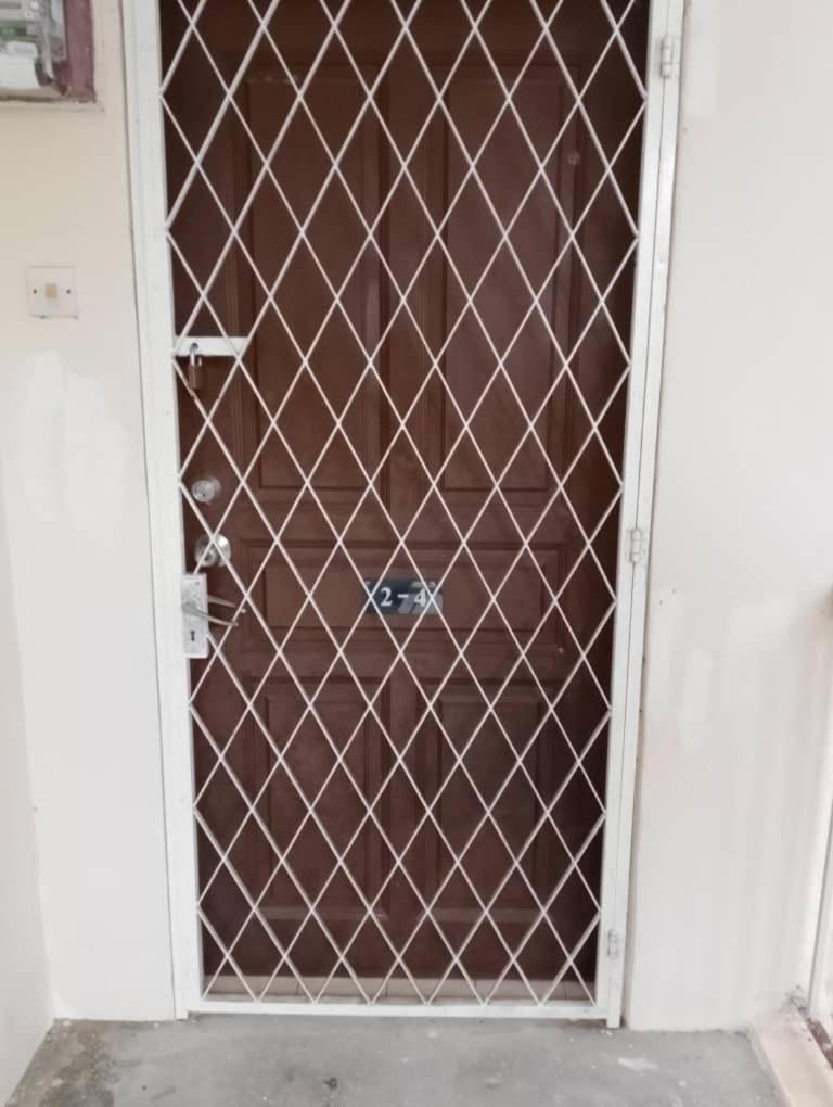 Home Stay Bayu Emas Appartment, 峇都丁宜 外观 照片