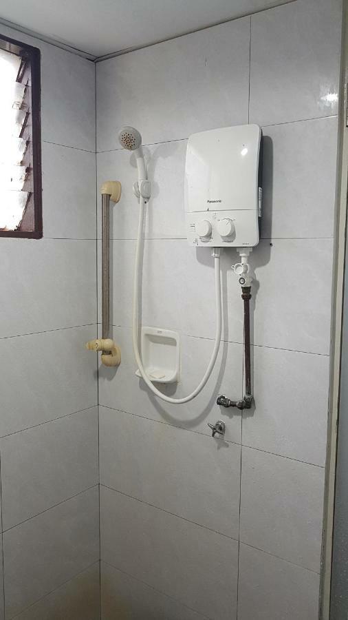 Home Stay Bayu Emas Appartment, 峇都丁宜 外观 照片