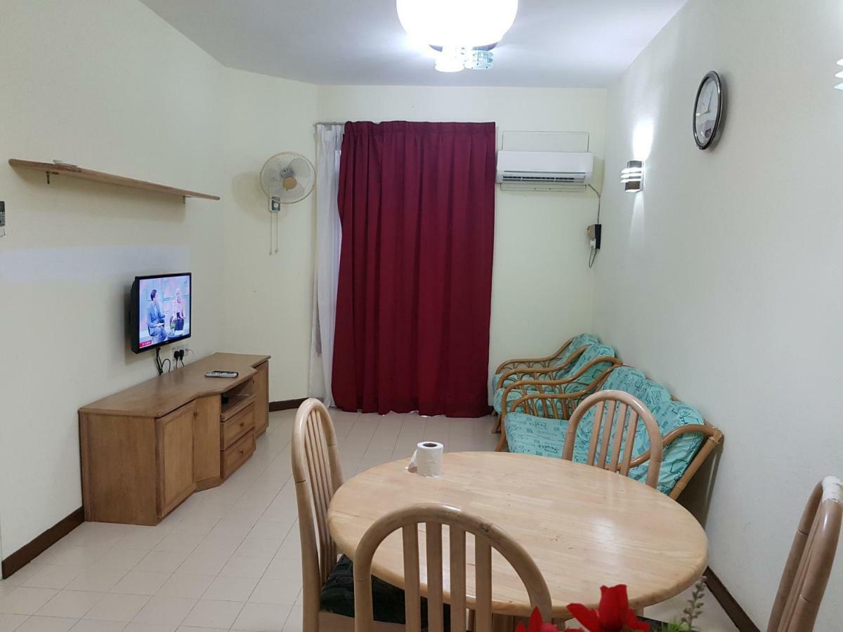 Home Stay Bayu Emas Appartment, 峇都丁宜 外观 照片