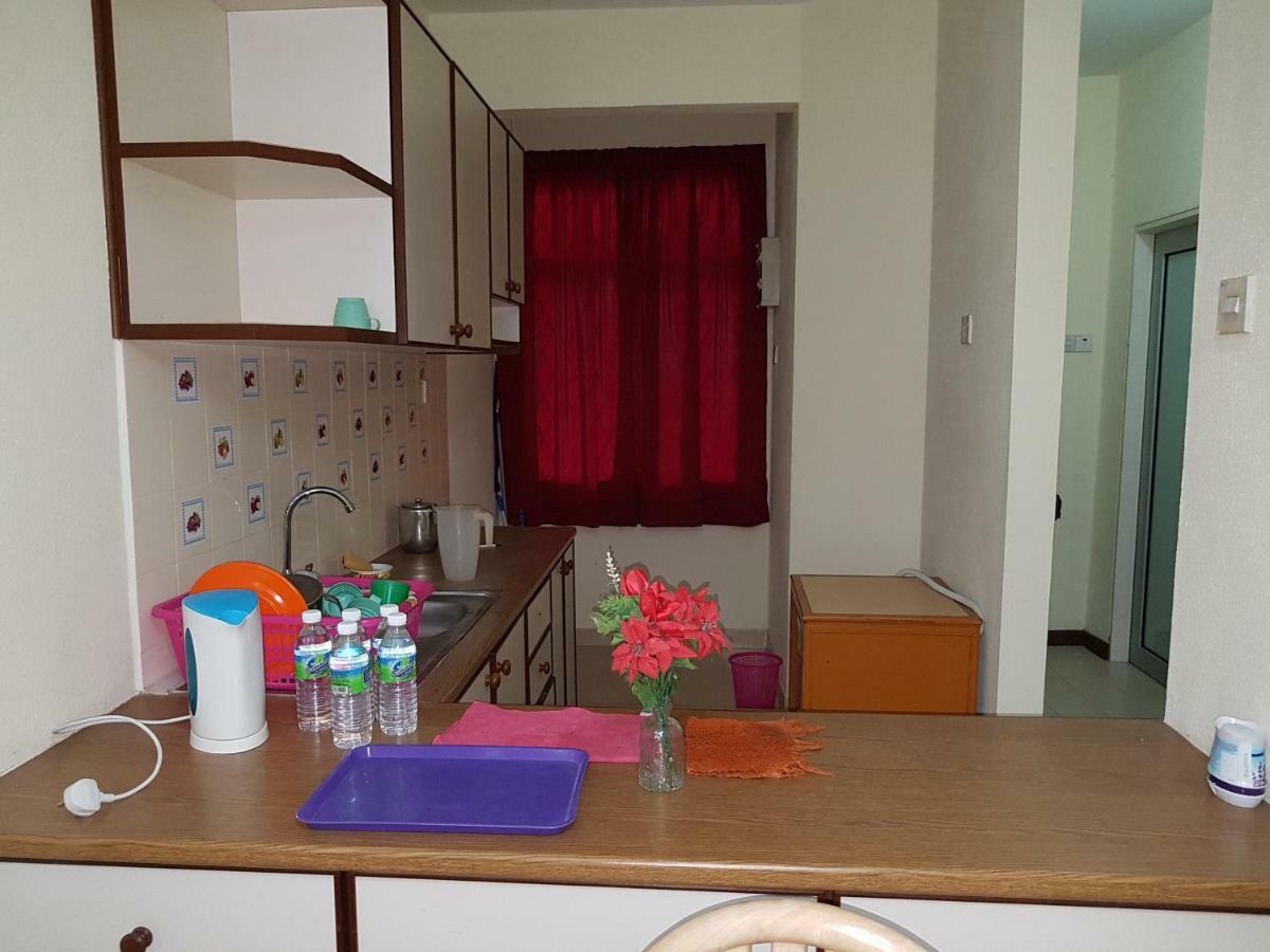 Home Stay Bayu Emas Appartment, 峇都丁宜 外观 照片